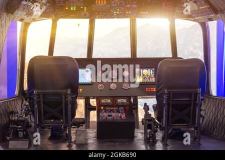 Simulateur de vol, sièges de poste de pilotage et panneau de commande Banque D'Images
