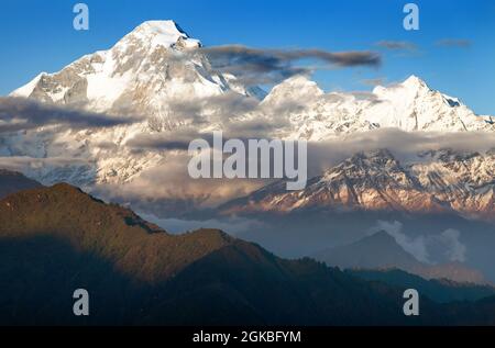 Vue en soirée sur le mont Dhaulagiri - Népal Banque D'Images