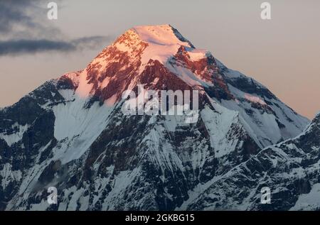 Vue en soirée sur le mont Dhaulagiri - Népal Banque D'Images