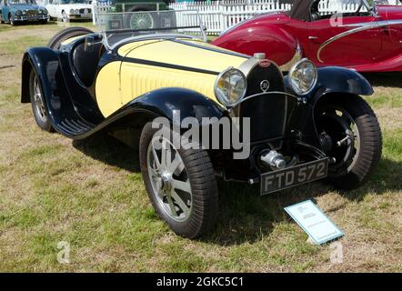 Vue des trois quarts avant de l'a 1932, Bugatti Type 55, exposée au salon de l'auto de Londres 2021 Banque D'Images