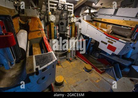 Vue intérieure de l'une des six tourelles de 5 pouces sur l'USS New Jersey (BB-62), Battleship New Jersey Museum & Memorial, amarré à Camden, N.J., 11 mars 2021. L'USS New Jersey, un cuirassé de classe Iowa de 45,000 tonnes, a été construit au Philadelphia Navy Yard, en Pennsylvanie. Il a été mis en service en mai 1943 et servi dans le Pacifique pendant la Seconde Guerre mondiale Le New Jersey a été remis en service en novembre 1950 pour la guerre de Corée et a servi deux tours de combat. L'USS New Jersey a été rappelé au service pendant la guerre du Vietnam et a été remis en service en avril 1968. De cette époque jusqu'en avril 1969, le New Jersey a effectué des frequen Banque D'Images