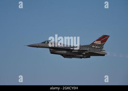 Le capitaine Brittany Dippel, pilote Fighter Fighter Squadron F-16 Fighting Falcon, prend son envol à la base aérienne d'Osan, République de Corée, le 16 mars 2021. Le 36e FS effectue des missions de soutien aérien et de contre-vol dans des conditions de jour et de nuit. Banque D'Images