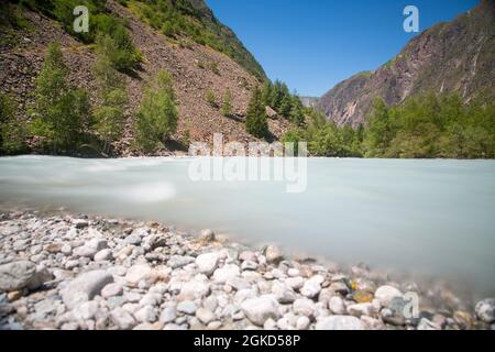 Le fleuve Veneon dans la région des Oisans, France Banque D'Images