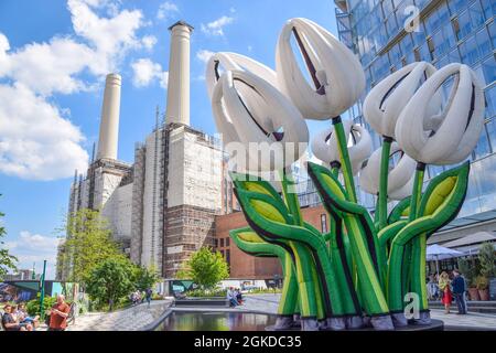 Londres, Royaume-Uni. 5 juin 2021. Le réaménagement de la centrale électrique de Battersea se poursuit. La célèbre centrale électrique a été mise hors service dans les années 1980 et était restée vide depuis plus de trois décennies. Avec les nouveaux résidents, dont le premier a déménagé le 25 mai 2021, le bâtiment abritera également des bureaux, Apple devant prendre plus de 500,000 pieds carrés dans le bâtiment plus tard cette année. Banque D'Images