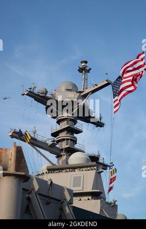 L'USS Gerald R. Ford (CVN 78) vole dans l'océan Atlantique, le 20 mars 2021. Ford conduit des opérations de groupe de grève des transporteurs intégrés pendant l'événement de vapeur indépendant 17 dans le cadre de ses essais et essais post-livraison. Banque D'Images