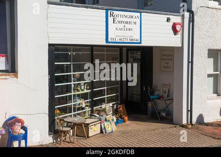 Emporium et galerie de Rotingdean.Boutique de produits neufs et d'occasion à Rotingdean.East Sussex, Royaume-Uni.(127) Banque D'Images