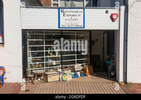 Emporium et galerie de Rotingdean.Boutique de produits neufs et d'occasion à Rotingdean.East Sussex, Royaume-Uni.(127) Banque D'Images