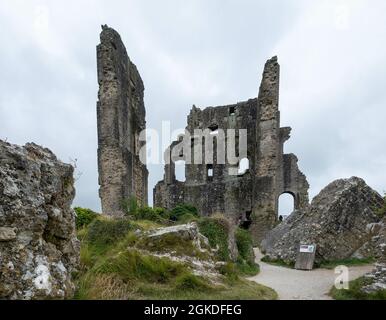 CHÂTEAU DE CORFE, ROYAUME-UNI - 18 août 2021 : un ancien château de Corfe à Dorset, en Angleterre Banque D'Images