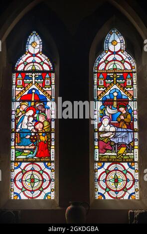 Vitraux / fenêtres sur le côté droit de l'allée sud de l'église St Margarets. Rotingdean. East Sussex. ROYAUME-UNI. (127) Banque D'Images