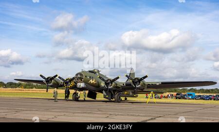 Boeing B-17G Flying Fortress 'Sally B' à RAF Abingdon pour participer au salon de l'air et du pays d'Abingdon le 11 septembre 2021 Banque D'Images