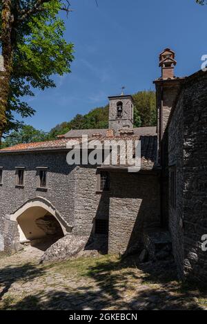 Le sanctuaire franciscain de la Verna (province d'Arezzo) est célèbre pour être le lieu où Saint François d'Assise a reçu les stigmates le septembre Banque D'Images