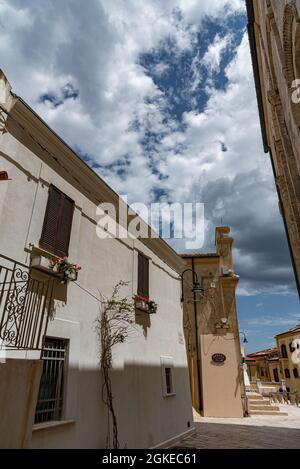 Termoli. Un aperçu de la vieille ville. Termoli est une ville italienne de 32 953 habitants dans la province de Campobasso à Molise. Termoli est situé le long Banque D'Images