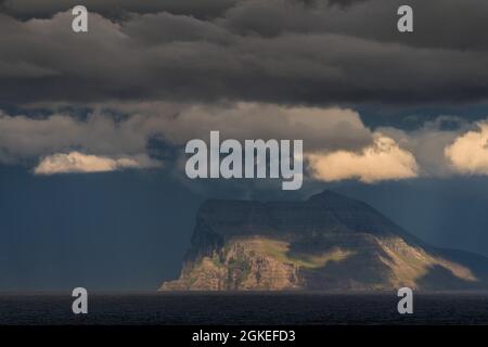 Cap Enniberg, à 754 mètres, l'une des plus hautes falaises verticales du monde, Viooy, Djupini, Norouroyggjar, îles Féroé, Danemark Banque D'Images