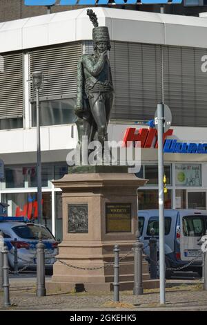 Le supermarché Hit Ullrich, monument général von Zieten, Mohrenstrasse, Mitte, Berlin, Allemagne Banque D'Images