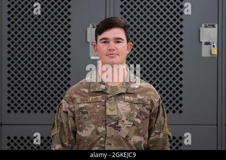 L'aviateur principal de la Force aérienne américaine Jeremy Rowland, exploitant de systèmes d'escouade des forces de sécurité du 822d Escadron de défense de la base, pose une photo, le 31 mars 2021, à la base aérienne Moody, en Géorgie. Rowland et Airman 1re classe Colin Bracken, 822d membre de l'équipe de sécurité du BDS, a sauvé un étudiant de l'Université d'État de Valdosta d'un incident de quasi-noyade au parc national de Madison Blue Springs, Floride, le 27 mars 2021. Banque D'Images