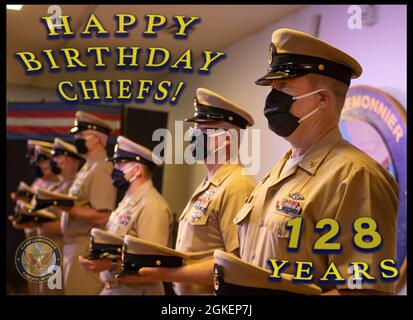 CAMP LEMONNIER, Djibouti (1er avril 2021) -- les petits officiers en chef du Camp Lemonnier célèbrent le 128e anniversaire du CPO. Banque D'Images