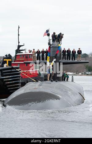 USS Providence (SSN 719) a terminé son 16e et dernier déploiement prévu de retour à la base sous-marine de New London à Groton, CT, le jeudi 1er avril 2021. Le sous-marin d'attaque rapide de classe Los Angeles a été mis en service le 27 juillet 1985 et est le cinquième navire naval américain à être nommé pour la capitale de Rhode Island. Banque D'Images