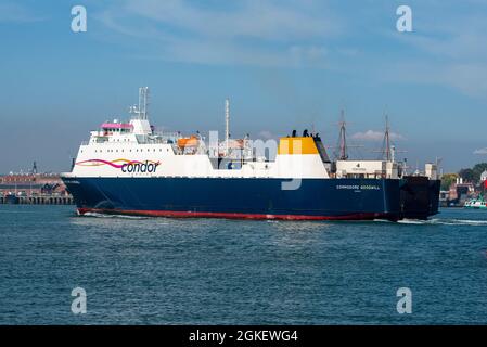 Portsmouth, Angleterre, Royaume-Uni. 2021. Un traversier de véhicules commerciaux Roro Commodore Goodwill est en cours dans le port de Portsmouth, Angleterre, Royaume-Uni Banque D'Images