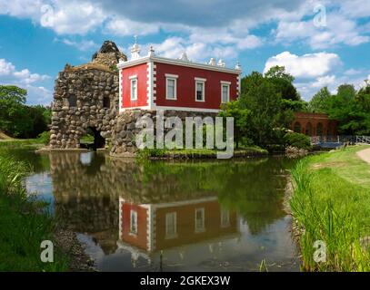 Stein Island avec la Villa Hamilton, Woerlitz Park, UNESCO World Heritage Garden Kingdom of Dessau-Woerlitz, Dessau-Rosslau, Saxe-Anhalt, Allemagne Banque D'Images