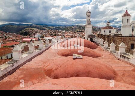 Toit de l'église Templo Nuestra Senora de la Merced à sucre, capitale de la Bolivie. Banque D'Images