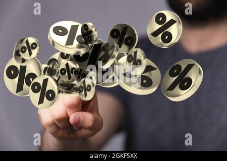 rendu 3d des symboles numériques de pourcentage sur les bureaux circulaires beiges avec arrière-plan de la main Banque D'Images