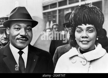 Dr et Mme Martin Luther King Jr., portrait tête-à-tête, New York, New York, États-Unis, Herman Hiller, New York World-Telegram & Sun photo Collection, 1964 Banque D'Images