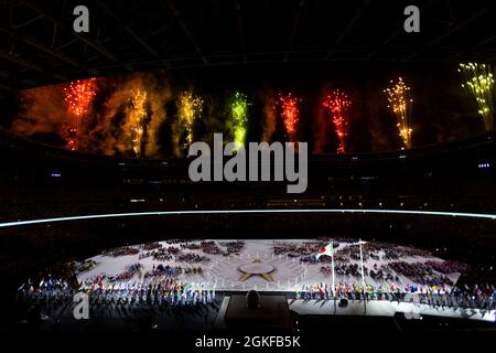 TOKIO (SHINJUKU-KU), JAPON - AOÛT 24: Feuerwerk im Stadion am Tag (0) der Paralympiques (Paralymische Spiele) Tokio 2020 waehrend der Eroeffnungsfei Banque D'Images