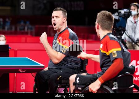 TOKIO (SHIBUYA-KU), JAPON - SEPTEMBRE 02 : BRUECHLE, Thomas (GER) (Li.) jubelt vom Tischtennis Frickenhausen (Bade-Wurtemberg), geboren am 29.07.19 Banque D'Images