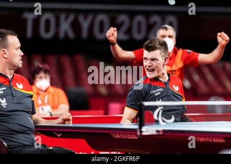 TOKIO (SHIBUYA-KU), JAPON - SEPTEMBRE 02 : BRUECHLE, Thomas (GER) (li.) jubelt vom Tischtennis Frickenhausen (Bade-Wurtemberg), geboren am 29.07.19 Banque D'Images