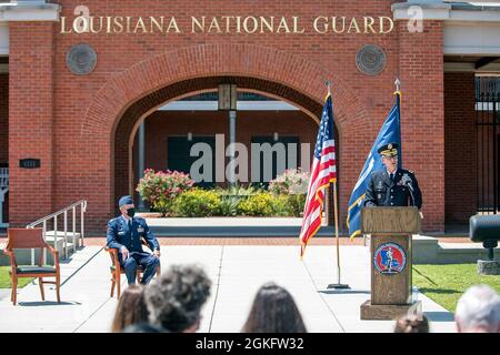 Bang. Le général Keith Waddell, adjudant général de la Garde nationale de la Louisiane, prend la parole lors d'une cérémonie en l'honneur de la promotion de la Garde nationale aérienne de la Louisiane, le colonel Sean Conroy, au rang de général de brigade à Jackson Barracks, la Nouvelle-Orléans, le 11 avril 2021. Ayant occupé plusieurs postes de commandement dans la 159e Escadre de chasseurs, Conroy est actuellement le chef d'état-major de la Garde aérienne nationale de Louisiane. Banque D'Images