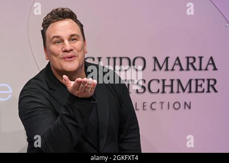 Berlin, Allemagne. 14 septembre 2021. Guido Maria Kretschmer vient à Kraftwerk pour son spectacle. La semaine de la mode à propos de vous, ou semaine de la mode à nouveau, fait partie de la semaine de la mode de Berlin depuis 2021. A propos de vous la semaine de la mode a lieu du 11 au 15 septembre 2021. Credit: Jens Kalaene/dpa/Alamy Live News Banque D'Images