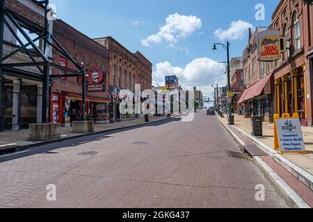 MEMPHIS, TN, États-Unis - 1er SEPTEMBRE 2021 : rue historique de Beale Street dans le centre-ville Banque D'Images