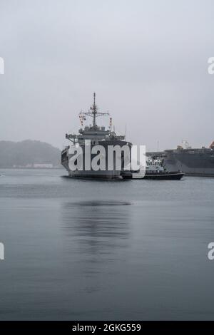 YOKOSUKA, Japon (14 avril 2021) - le leadership du navire amiral de la ...