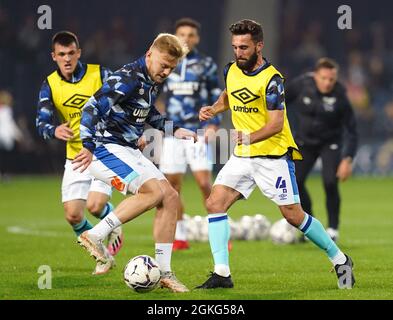 Kamil Jozwiak et Graeme Shinnie du comté de Derby se réchauffent avant le match du championnat Sky Bet aux Hawthorns, West Bromwich. Date de la photo: Mardi 14 septembre 2021. Banque D'Images