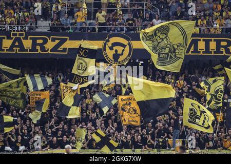 Berne, Suisse, 14 septembre 2021. Fans de jeunes garçons lors du match de l'UEFA Champions League au Stadion Wankdorf, Berne. Le crédit photo devrait se lire: Jonathan Moscrop / Sportimage Banque D'Images