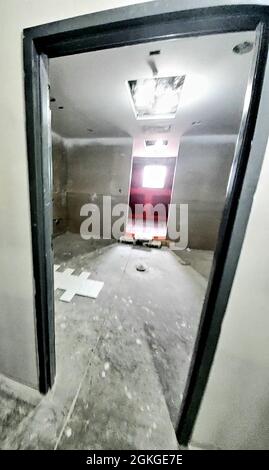Une photo intérieure des travaux effectués sur un nouveau bâtiment de casernes de formation transitoire est présentée le 15 avril 2021, à fort McCoy, Wisconsin Contractor L.S. Black Constructors s'est vu attribuer un contrat de 20.6 millions de dollars pour la construction des casernes en septembre 2019. La date d'achèvement prévue est plus tard en 2021 et l'installation est terminée à plus de 80 %. Les casernes prévues seront différentes des casernes traditionnelles qui sont situées tout au long de l'installation. Ce nouveau bâtiment de quatre étages peut accueillir 400 personnes dans environ 60,000 pieds carrés. Le projet est également le premier de huit nouveaux buildi Banque D'Images