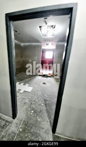 Une photo intérieure des travaux effectués sur un nouveau bâtiment de casernes de formation transitoire est présentée le 15 avril 2021, à fort McCoy, Wisconsin Contractor L.S. Black Constructors s'est vu attribuer un contrat de 20.6 millions de dollars pour la construction des casernes en septembre 2019. La date d'achèvement prévue est plus tard en 2021 et l'installation est terminée à plus de 80 %. Les casernes prévues seront différentes des casernes traditionnelles qui sont situées tout au long de l'installation. Ce nouveau bâtiment de quatre étages peut accueillir 400 personnes dans environ 60,000 pieds carrés. Le projet est également le premier de huit nouveaux buildi Banque D'Images