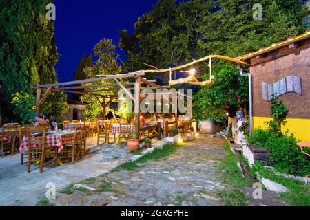 Village grec traditionnel de Zagora, sur la montagne Pélion, dans le centre de la Grèce. Banque D'Images