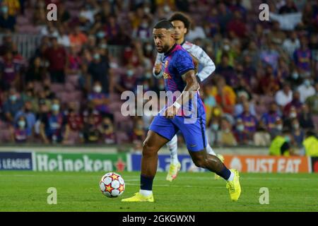 Barcelone, Espagne. 14/09/2021, Memphis Depay du FC Barcelone lors du match de la Ligue des champions de l'UEFA entre le FC Barcelone et le FC Bayern Munich au Camp Nou à Barcelone, Espagne. Banque D'Images