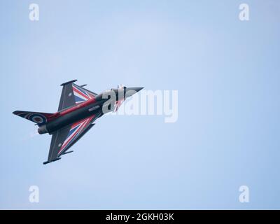 RAF Euro Fighter/ Typhoon au Blackjack Livery banking in Flight au Bournemouth Air Show 2021 Banque D'Images