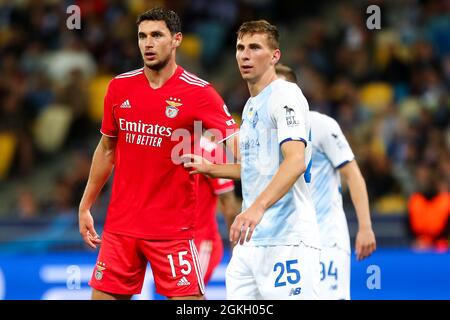 KIEV, UKRAINE - SEPTEMBRE 14: Roman Yaremchuk de Benfica et Illia Zabarnyi de Dynamo Kiev pendant le match de la Ligue des champions de l'UEFA entre le FC Dynamo Kiev et SL Benfica au NSC Olimpiyski le 14 septembre 2021 à Kiev, Ukraine (photo par Andrey Lukatsky/Orange Pictures) Banque D'Images