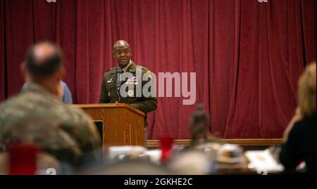 Fort Jackson Commandant Brig. Le général Milford H. 'Beags' Beagle Jr. Parle lors de la cérémonie d'initiation du fort Jackson Hall of Fame le 22 avril au NCO Club en poste. Banque D'Images