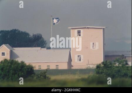 ©1993 séquelles de l'incendie de l'enceinte de la branche Davidienne à Waco, Texas, le 19 avril 1993, qui a tué plus de 75 personnes, dont deux douzaines d'enfants. Banque D'Images