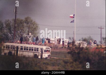 ©1993 séquelles de l'incendie de l'enceinte de la branche Davidienne à Waco, Texas, le 19 avril 1993, qui a tué plus de 75 personnes, dont deux douzaines d'enfants. Banque D'Images