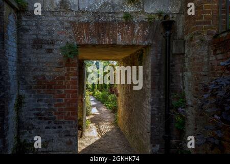 Porte à Hill Gardens, Hampstead Heath, un après-midi ensoleillé d'été, Londres, Angleterre Banque D'Images