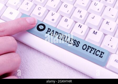Présentation conceptuelle Bureau sans papier. Mot écrit sur l'environnement de travail dans lequel l'utilisation du papier est éliminée Résumé processus d'inscription en ligne Banque D'Images