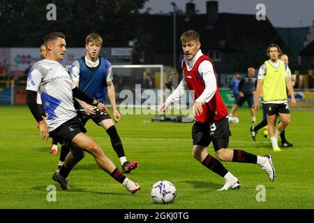 Sutton, Royaume-Uni. 14 septembre 2021. Matty Daly, de Hartlepool United, se réchauffe lors du match EFL Sky Bet League 2 entre Sutton United et Hartlepool United à Gander Green Lane, Sutton, en Angleterre, le 14 septembre 2021. Photo de Carlton Myrie. Utilisation éditoriale uniquement, licence requise pour une utilisation commerciale. Aucune utilisation dans les Paris, les jeux ou les publications d'un seul club/ligue/joueur. Crédit : UK Sports pics Ltd/Alay Live News Banque D'Images