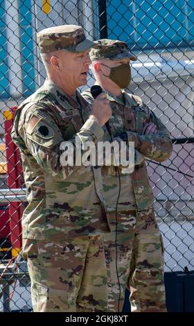 Le général de division Rich Neely, l'Adjudant général de l'Illinois et commandant de la Garde nationale de l'Illinois, accueille le quartier général et la compagnie de quartier général, la 33e équipe de combat de brigade d'infanterie, la Garde nationale de l'armée de l'Illinois. Environ 165 soldats de la Garde nationale de l’Illinois sont retournés en Illinois le 30 avril après un déploiement de 11 mois en Ukraine où l’unité a formé la « Task Force Illini » comme élément de commandement du joint multinational Training Group-Ukraine, Qui est responsable de la formation, des conseils et du mentorat du cadre ukrainien au Centre de formation au combat de Yavoriv, en Ukraine, afin d’améliorer la capacité de formation de l’Ukraine Banque D'Images