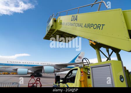 Denver, États-Unis. 14 septembre 2021. Air Force One à l'aéroport international de Denver à Denver, Colorado, États-Unis, le mardi 14 septembre 2021. Crédit : accès photo/Alamy Live News Banque D'Images