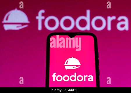 Brésil. 14 septembre 2021. Sur cette photo, le logo Foodora est affiché sur un smartphone et en arrière-plan. Crédit : SOPA Images Limited/Alamy Live News Banque D'Images